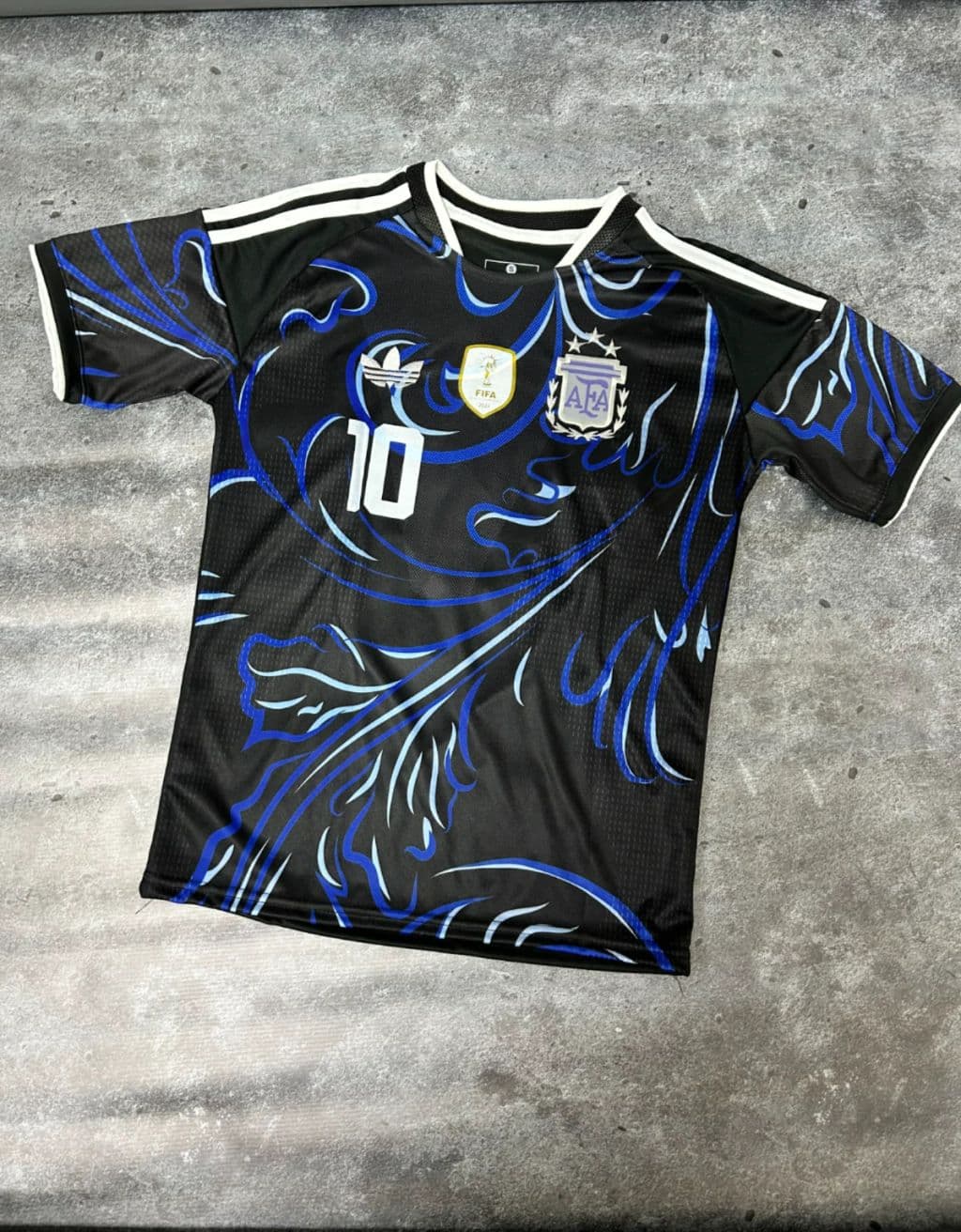 Camiseta alternativa Bordada