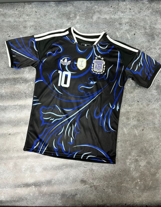Camiseta alternativa Bordada