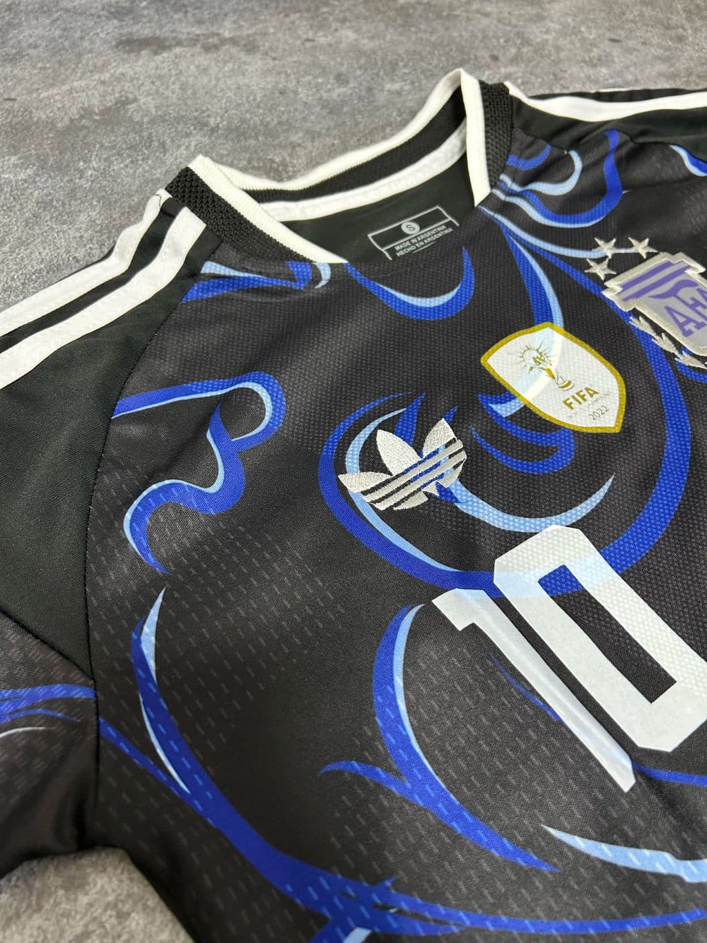 Camiseta alternativa Bordada