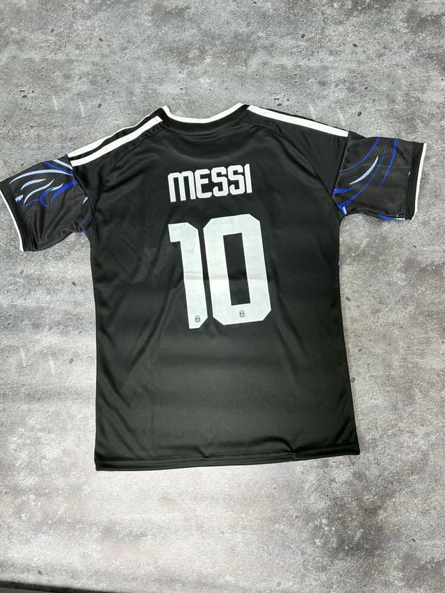 Camiseta alternativa Bordada