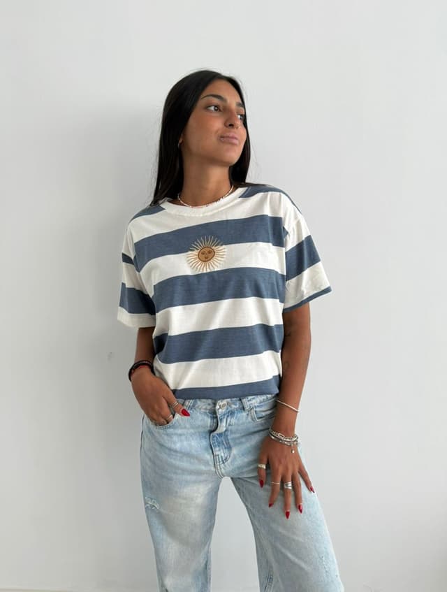 Remera rayada sol de mayo